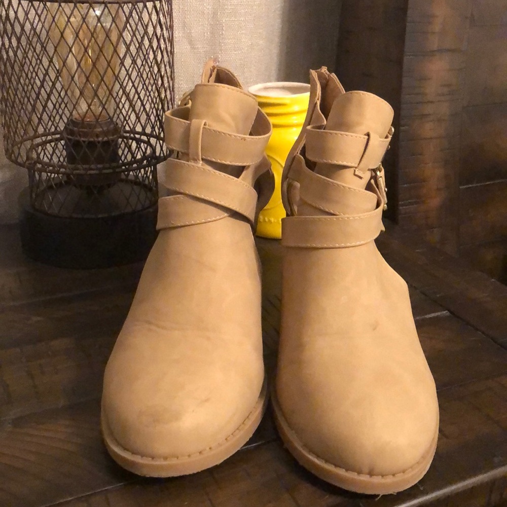 Shoes - Picture 2 of 4